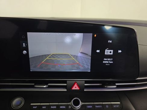 Used 2024 Hyundai Elantra SEL FWD image 17
