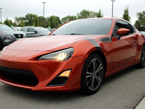 Used 2013 Scion FR-S image 3