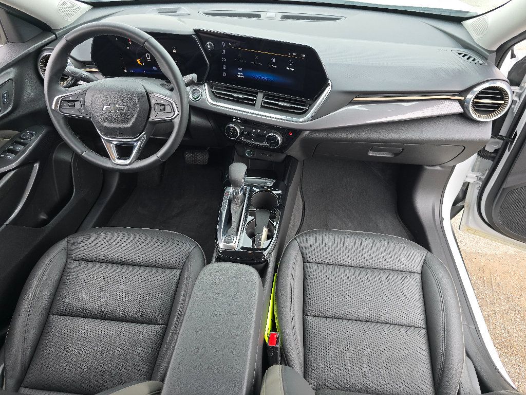 Used 2025 Chevrolet Trax ACTIV FWD image 16