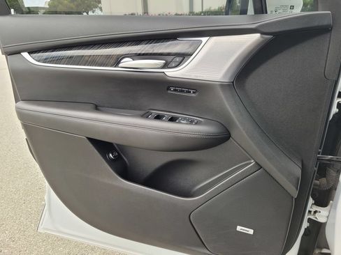 Used 2023 Cadillac XT6 Premium Luxury FWD image 31