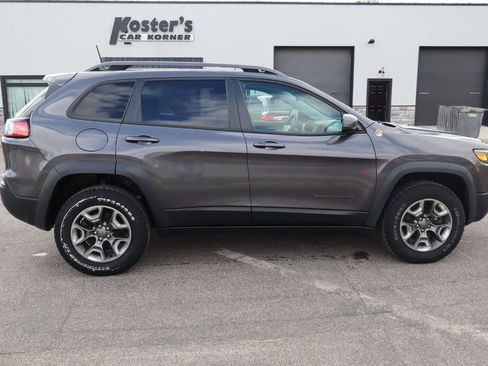 Used 2019 Jeep Cherokee Trailhawk w/ Cold Weather Group AWD/4WD image 9