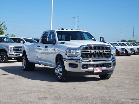 Used 2024 RAM 3500 Tradesman w/ Chrome Appearance Group AWD/4WD image 3