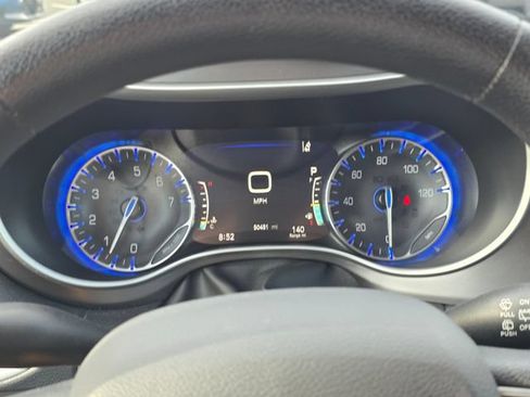 Used 2020 Chrysler Pacifica Touring w/ Advanced Safetytec Group FWD image 30