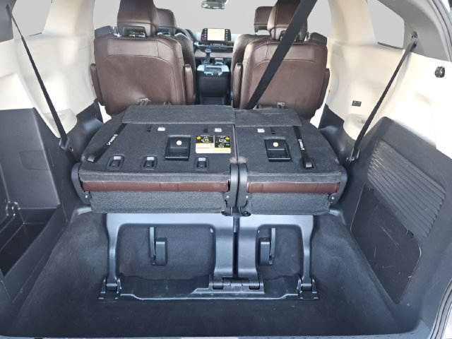 Used 2021 Toyota Sienna Platinum FWD image 27