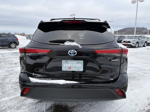 Certified 2023 Toyota Highlander LE image 4