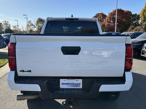 Used 2024 Toyota Tacoma TRD Off-Road image 9