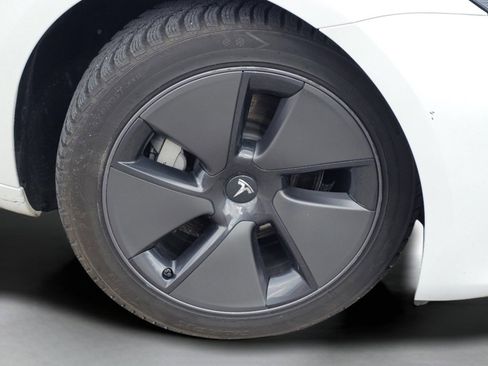 Used 2023 Tesla Model 3 Standard Range image 17