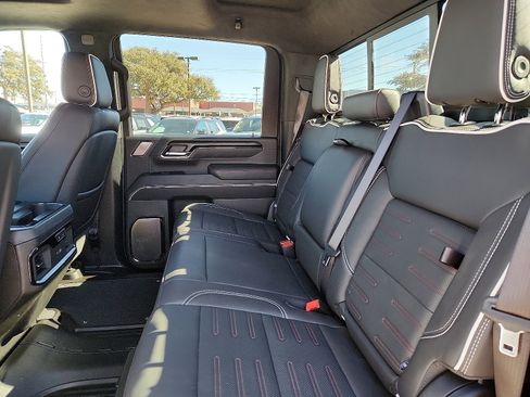 Used 2025 GMC Sierra 2500 AT4X image 10