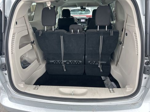 Used 2023 Chrysler Voyager LX image 11