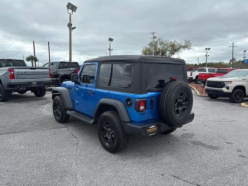Used 2025 Jeep Wrangler Sport image 5