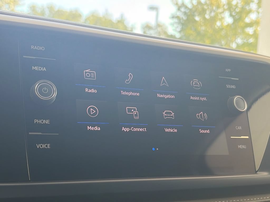 Certified 2024 Volkswagen Taos SE w/ Black Wheel Package FWD image 20