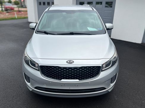 Used 2017 Kia Sedona LX w/ LX Essentials Premium Package FWD image 4