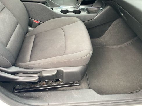 Used 2020 Chevrolet Malibu LT FWD image 36