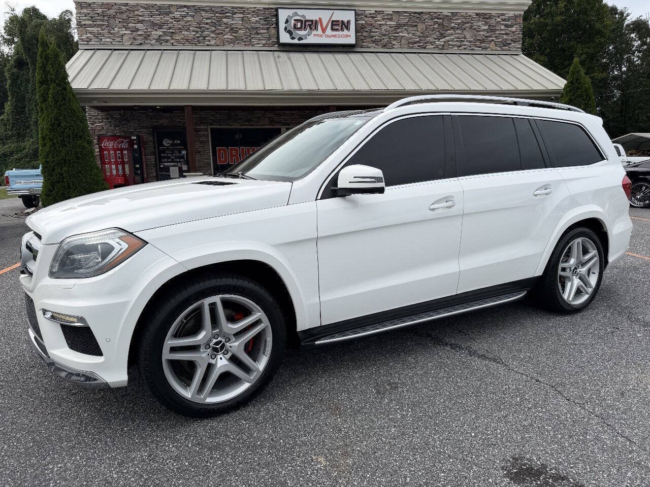Used 2014 Mercedes-Benz GL 550 4MATIC image 1