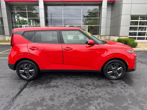 Used 2022 Kia Soul EX FWD image 2
