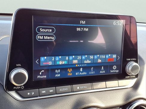 Used 2024 Nissan Sentra SV FWD image 10