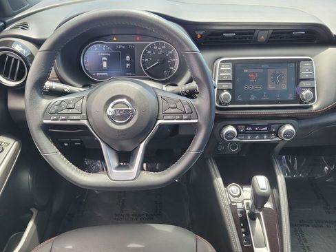 Used 2020 Nissan Kicks SR w/ SR Premium Package FWD image 11
