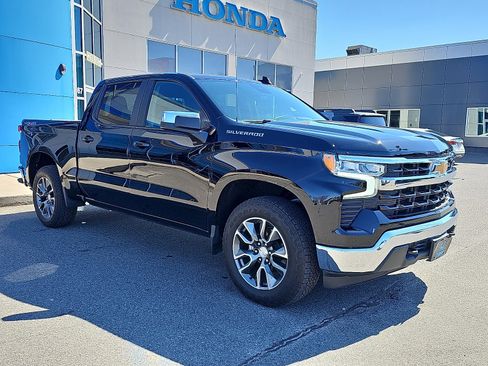 Used 2024 Chevrolet Silverado 1500 LT image 3