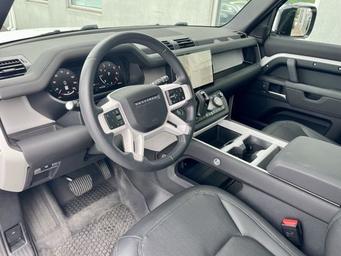 Certified 2025 Land Rover Defender 110 X-Dynamic SE AWD/4WD image 13
