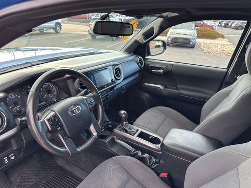 Used 2017 Toyota Tacoma TRD Off-Road image 15