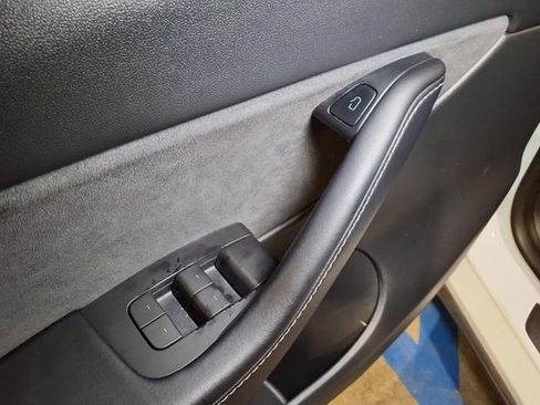 Used 2022 Tesla Model Y Long Range AWD/4WD image 16