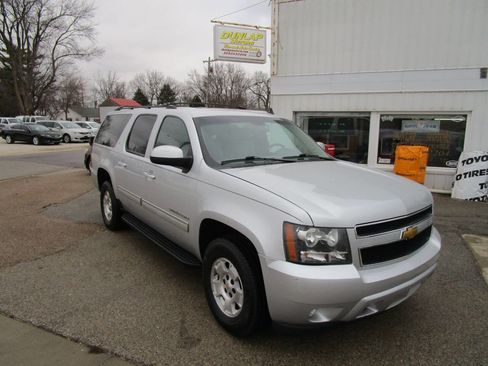 Used 2014 Chevrolet Suburban LT image 6