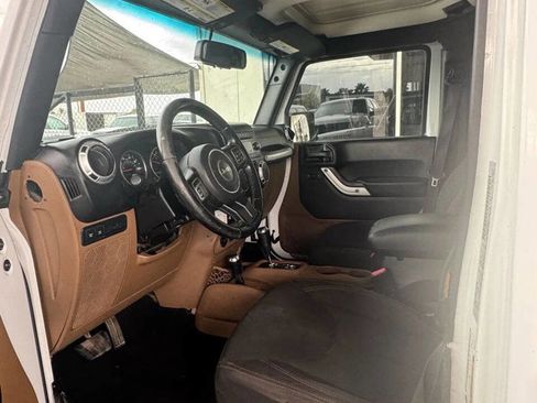 Used 2016 Jeep Wrangler Unlimited Rubicon w/ Max Tow Package image 30