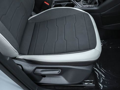 New 2026 Volkswagen Taos SE AWD/4WD image 42