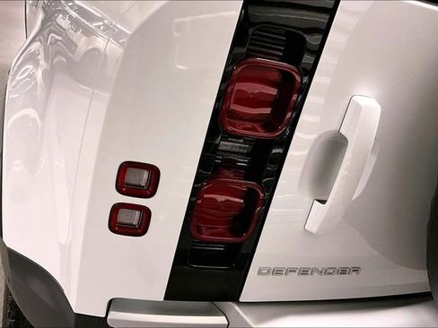 Certified 2025 Land Rover Defender 110 S image 29