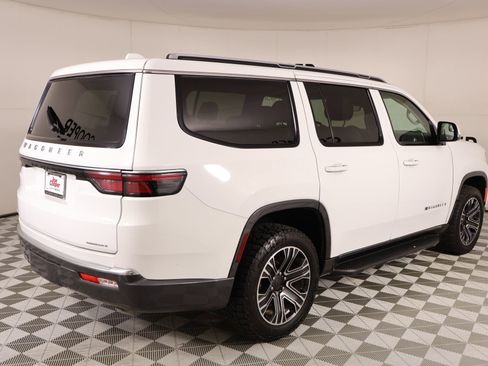 Used 2022 Jeep Wagoneer Series III AWD/4WD image 22