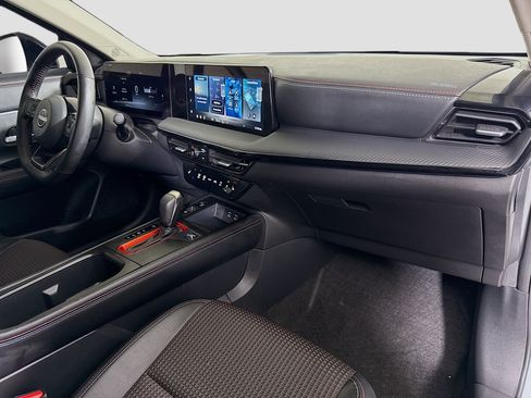 Used 2026 Nissan Kicks SR w/ SR Premium Package FWD image 30