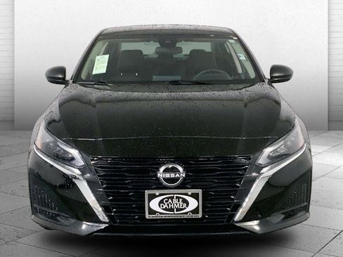 Used 2025 Nissan Altima 2.5 SV FWD image 2