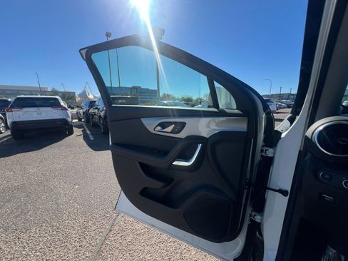 Used 2025 Chevrolet Blazer LT image 18