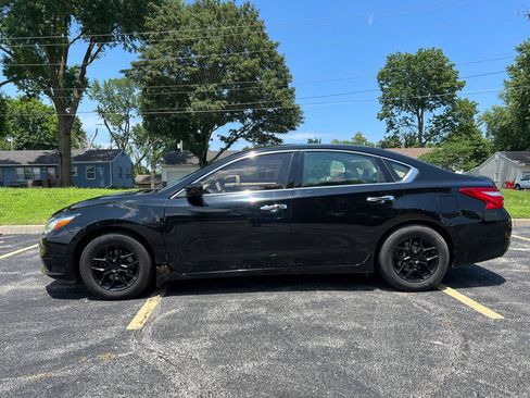 Used 2017 Nissan Altima 2.5 S w/ Power Driver Seat Package FWD image 2