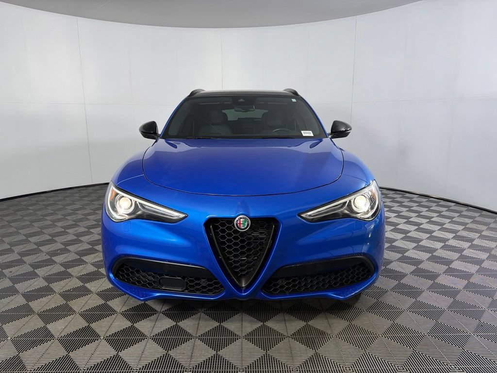 Used 2023 Alfa Romeo Stelvio Veloce AWD/4WD image 2