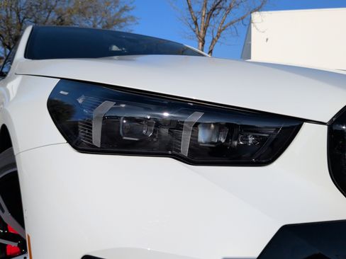 New 2026 BMW 550e xDrive w/ Premium Package image 3