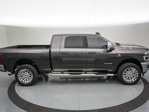 Used 2025 RAM 2500 Laramie AWD/4WD image 3