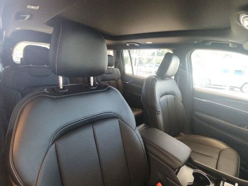 New 2025 Jeep Grand Cherokee L Limited w/ Luxury Tech Group II image 22