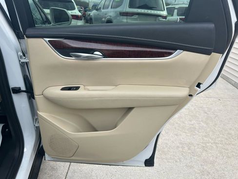 Used 2017 Cadillac XT5 Luxury w/ LPO, Wheel Lock Package image 15