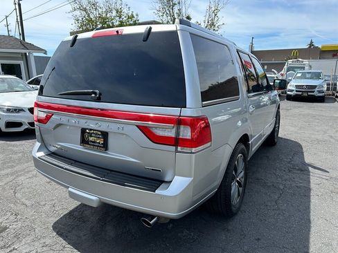 Used 2015 Lincoln Navigator 4WD image 5