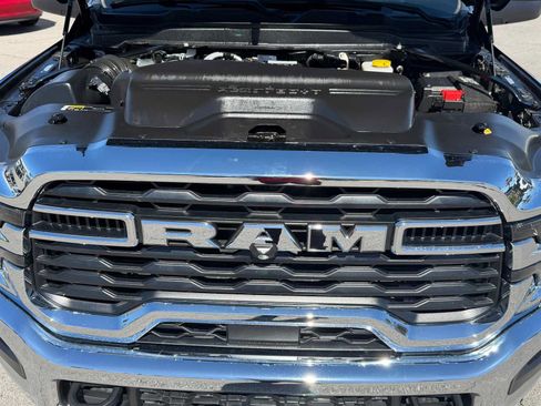 Used 2025 RAM 2500 Tradesman w/ Chrome Appearance Group AWD/4WD image 33