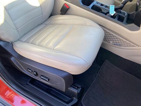 Used 2019 Ford Escape Titanium image 30