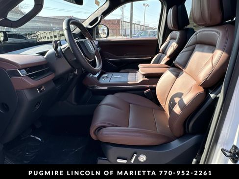 New 2026 Lincoln Navigator L Reserve AWD/4WD image 9