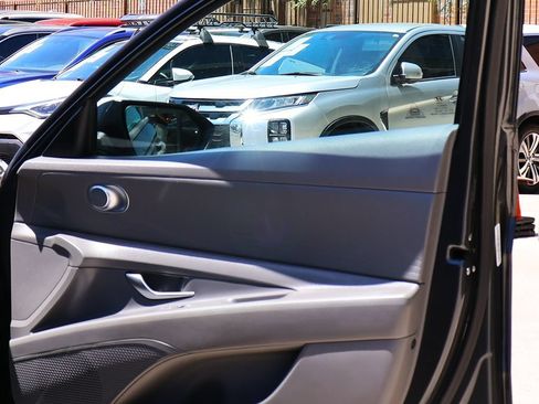 Used 2021 Hyundai Elantra SE FWD image 29