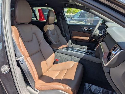 Used 2025 Volvo V60 B5 Cross Country Plus AWD/4WD image 29