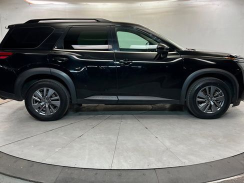 Used 2024 Nissan Pathfinder SV AWD/4WD image 6