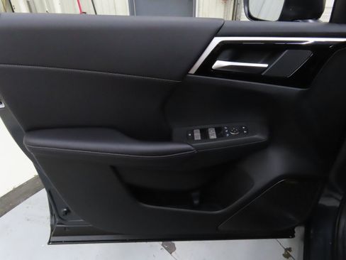 New 2025 Mitsubishi Outlander SE image 9