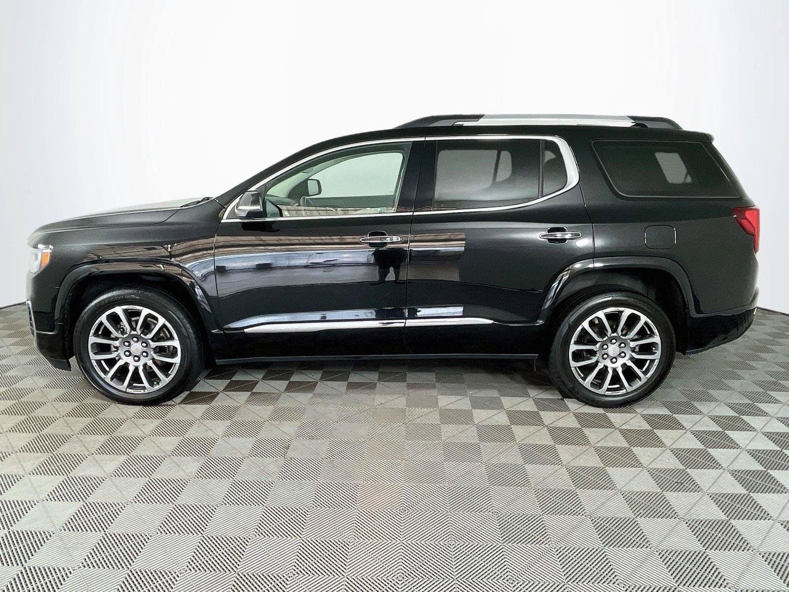 Used 2021 GMC Acadia Denali w/ Denali Technology Package FWD image 4