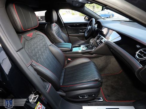 Used 2022 Bentley Flying Spur V8 image 10