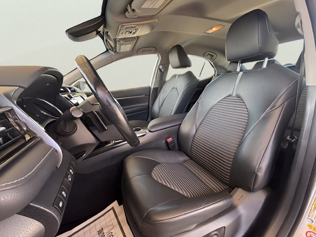 Used 2019 Toyota Camry SE FWD image 5